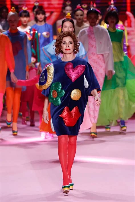 agatha ruiz de la prada pasarela|Agatha Ruiz de la Prada: accesorios protagonistas .